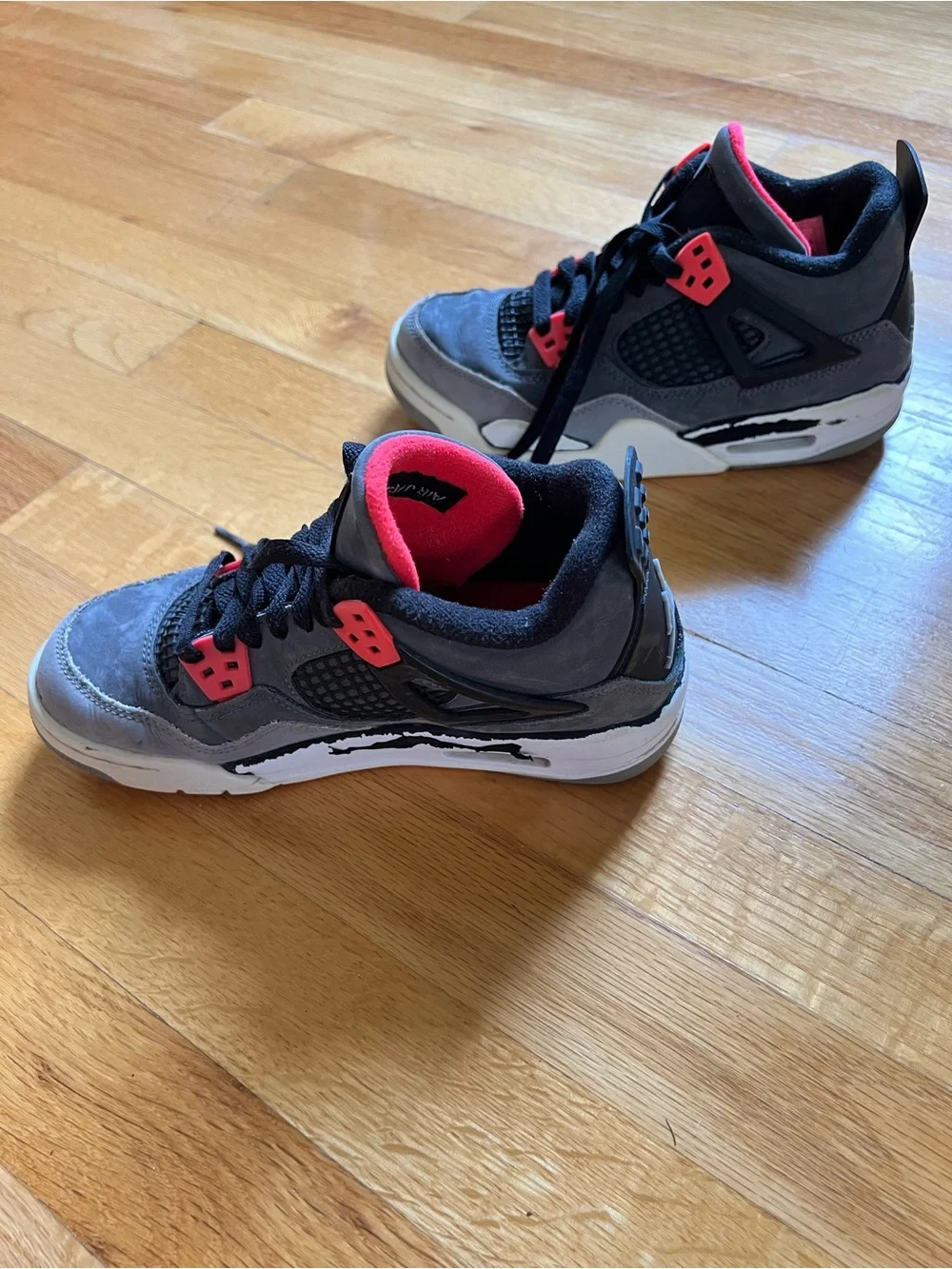 Jordan Kids Basketball Sneakers in Gray with Tomato Accents size 3.5Y